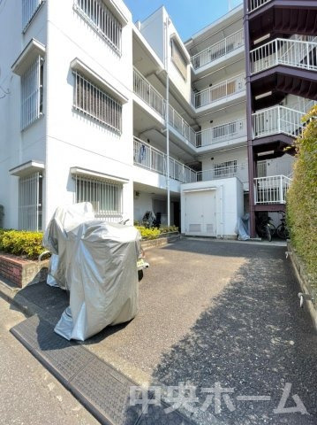 ジュウェル城東のその他共用部分|【バイク置場】最新の空き状況や費用などの詳細は担当スタッフまでお問い合わせください。
