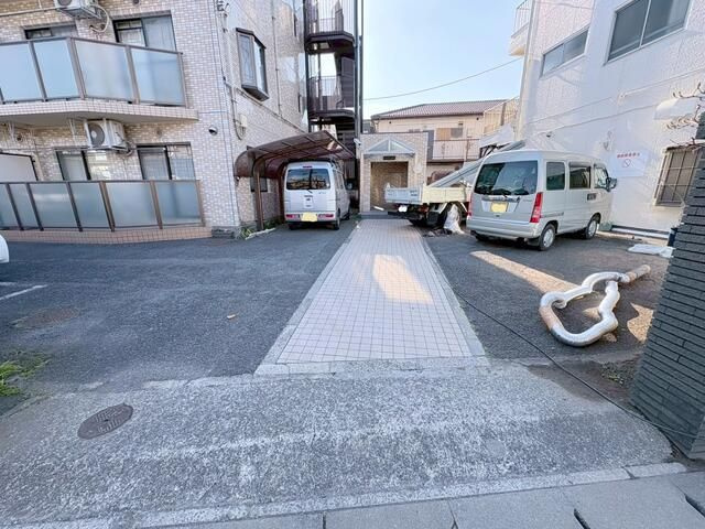 鈴木ハイツの駐車場