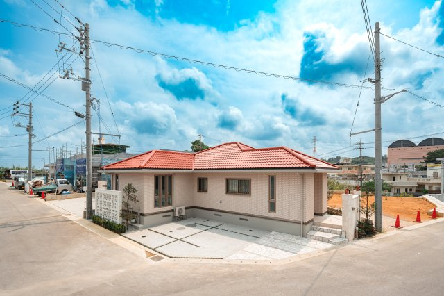 うるま市新築戸建ての前面道路含む現地写真
