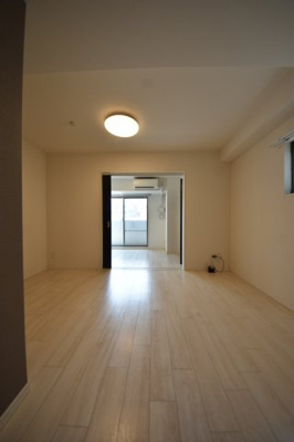 【居間・リビング】 | 神戸Hardorside　萬利Residence | モデルルームの写真です。