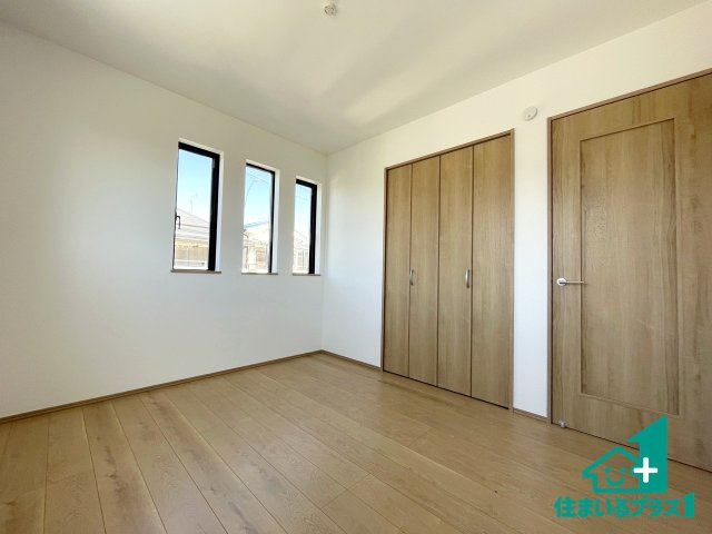 ■31日(土)1日(日)3日(祝)枚方市西牧野　第1期　新築一戸建ての洋室|シンプルな洋室は、自分好みのインテリアが楽しめます♪ご家族とインテリアや家具を選びに行くのは物件購入時の醍醐味の一つです。ぜひお楽しみください♪