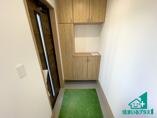 ■31日(土)1日(日)3日(祝)枚方市西牧野　第1期　新築一戸建ての玄関|シューズボックスにはたくさんの靴が収納できるので玄関周りはいつもスッキリ！ご家族が増えても安心！