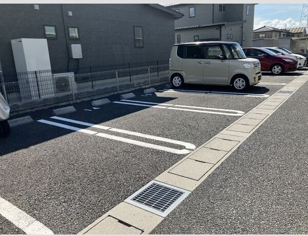 グランツの駐車場