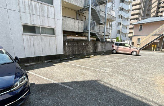 清美荘の駐車場