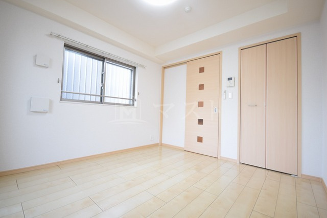 GARBOの内装|中部屋は小窓なし
