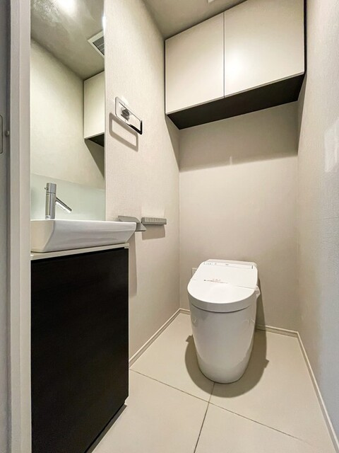 Ｐｒｉｍｅ　Ａｒｔ白金台のトイレ|落ち着いた色調のトイレです