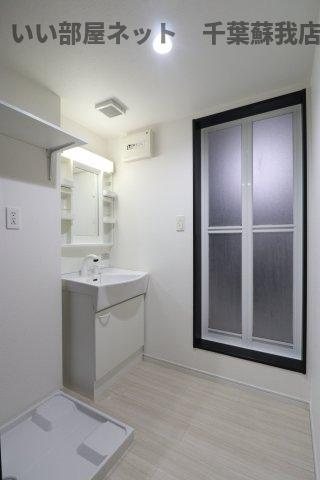 ロザリーヒルの洗面所|明るい洗面所です
