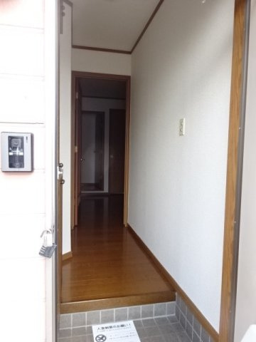 フラワータウンＣの玄関|明るい玄関です
