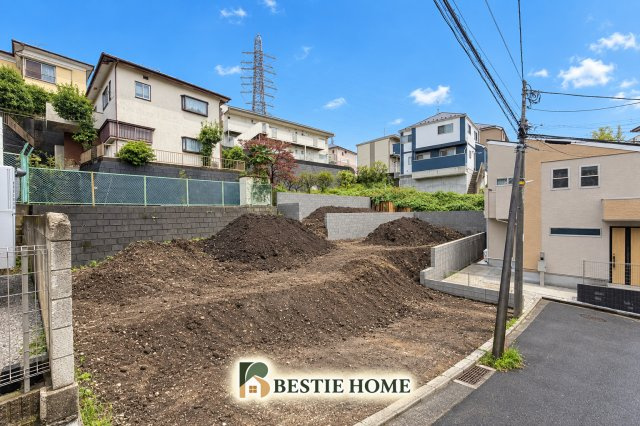 ■BESTie100■岸根公園歩8分♪ZEH水準♪2駅利用可♪土地111.56㎡の前面道路含む現地写真|前面道路含む現地写真です