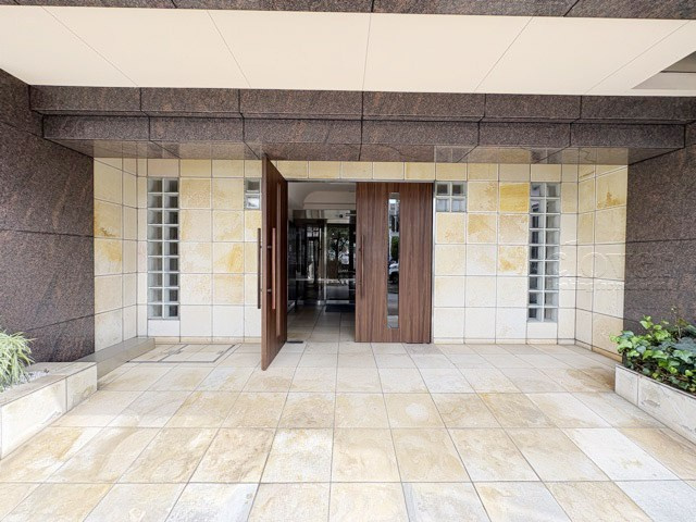 【エントランス】 | マートルコート板橋泉 | マンションの「顔」ともいうべきエントランス部分です。～即日のご見学可能～　お問合せはお気軽に。