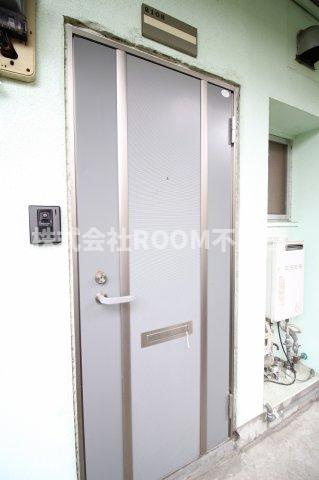 第2年見マンションの玄関|収納もある玄関です