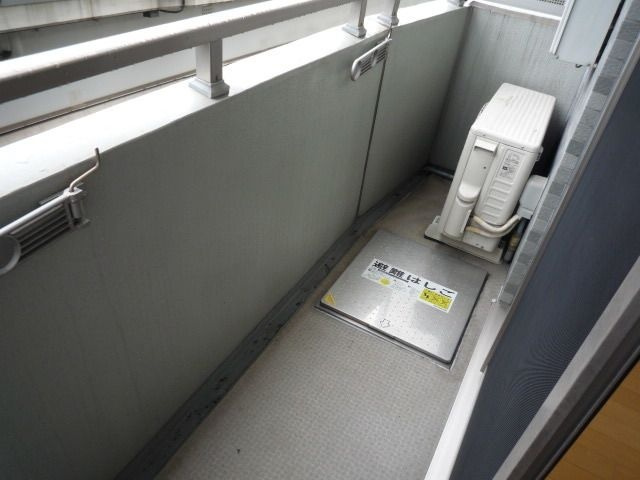 ＣＯＺＹ ＣＯＵＲＴ 三軒茶屋 ＴＯＫＹＯのバルコニー|バルコニーからの眺めを楽しみながら食事をしませんか