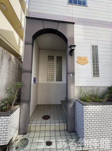 パンシオン白川台のエントランス