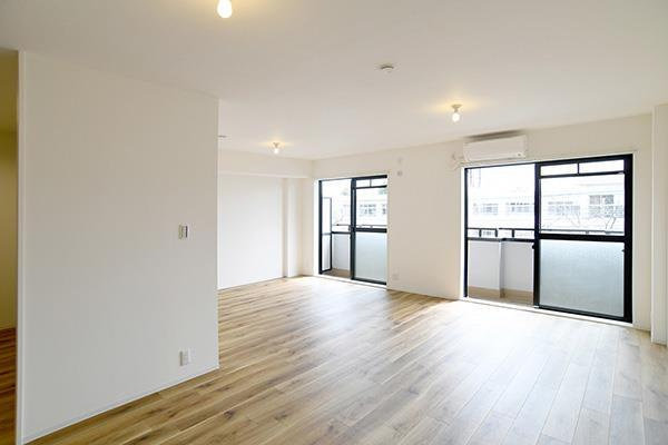 調布市国領町７丁目の賃貸マンションの居間・リビング