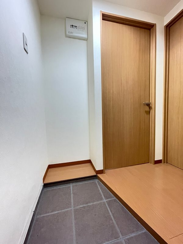 n・i BLDG.の玄関
