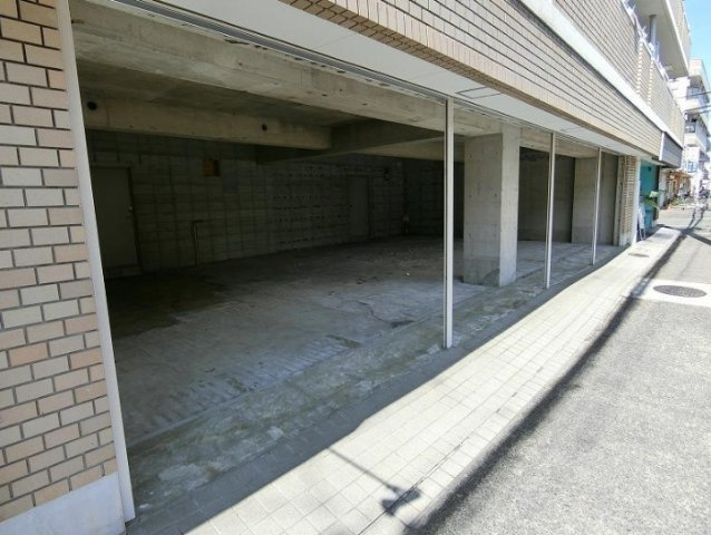 ＦＥＲＴＩ ＮＡＫＡＮＩＳＨＩの内装