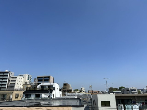杉並区高円寺南2丁目　築浅中古住宅の展望|大きな空が広がるルーフバルコニーで貴重なご家族の時間を過ごせます