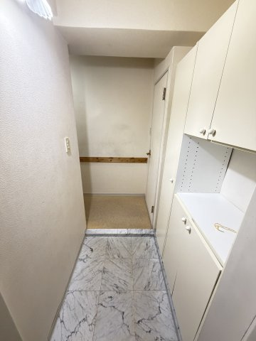 朝日プラザ雲雀ヶ丘の玄関