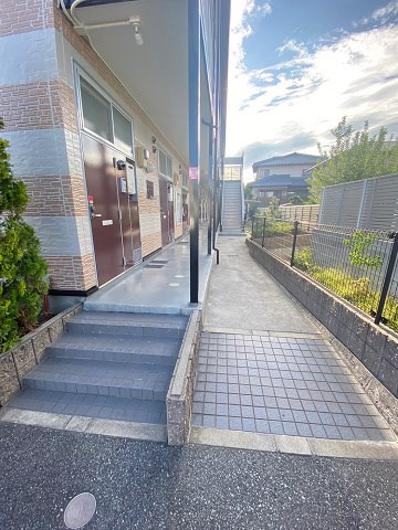 レオパレスセリバテール仁川の外観