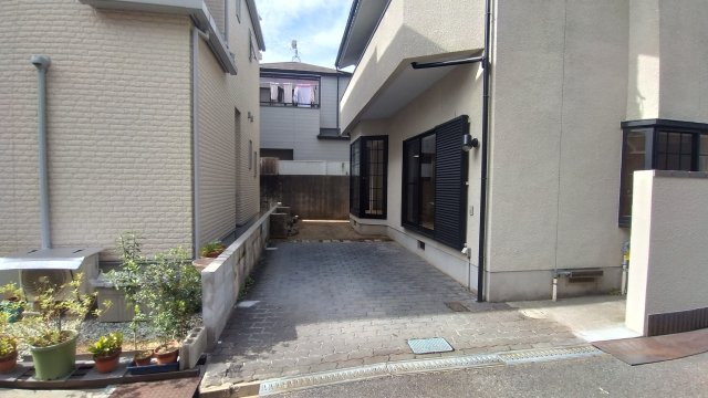 尼崎市西難波町　中古戸建の駐車場