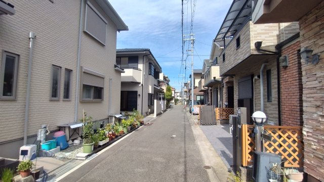 尼崎市西難波町　中古戸建の前面道路含む現地写真