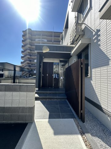 D-ROOMプラーナのエントランス