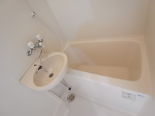 アルパ三宮の浴室