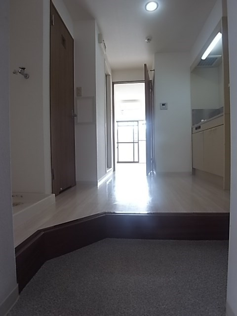 アルパ三宮の玄関