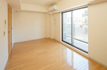 【居間・リビング】 | i-Suite Higashi Nakano | 8.6帖のきれいな洋室。