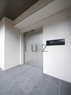 ブルロック東神奈川のエントランス