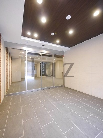 ブルロック東神奈川のエントランス
