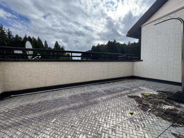 ゴルフ場近く！和室のくつろぎと緑のある暮らし。日光市沢又の二世帯住宅のバルコニー