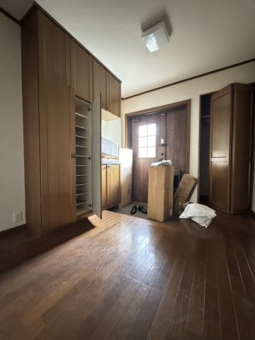 ゴルフ場近く！和室のくつろぎと緑のある暮らし。日光市沢又の二世帯住宅の玄関