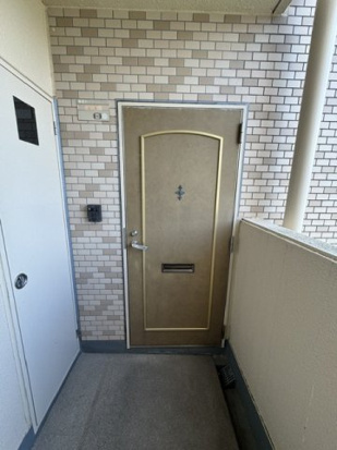 丸美ロイヤル井原の玄関