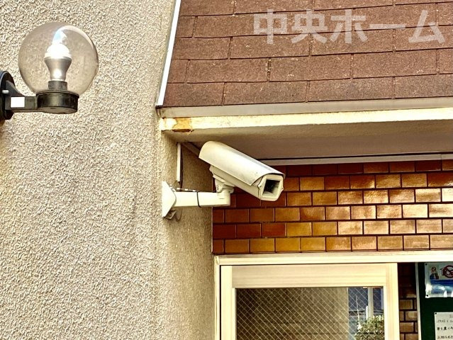 パラストすみだの防犯設備|【防犯カメラ】何かあった時の大事な証拠になることももちろんなりますが、防犯というくらいですので大事なのは防犯カメラがあることによって抑止力につながることですよね。