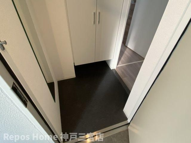 セレニテ神戸元町クレアの玄関