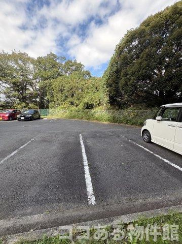 グリーンヒル白川の駐車場