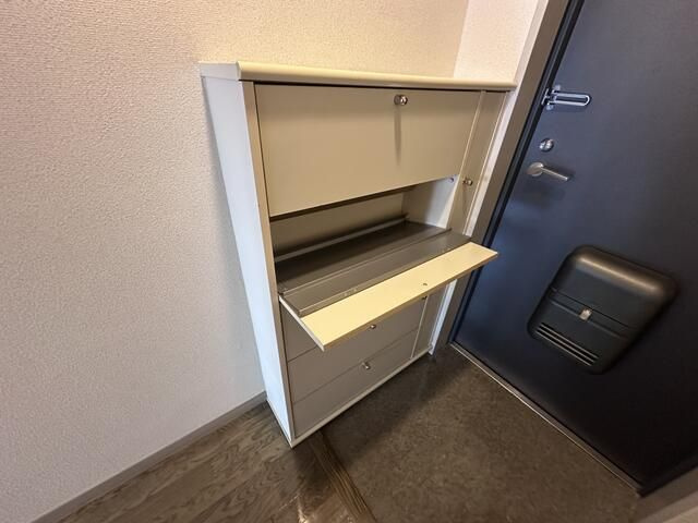 Ｍ・１マンションの玄関