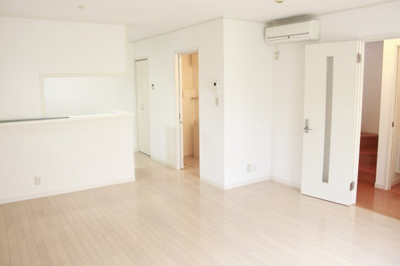 【居間・リビング】 | ＦＯＵＲ　ＳＥＡＳＯＮＳ | 別のお部屋の写真です
