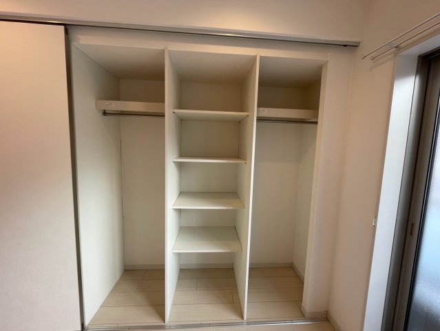 松戸市胡録台の賃貸マンションの収納|ちょっとした収納スペースも充実しています