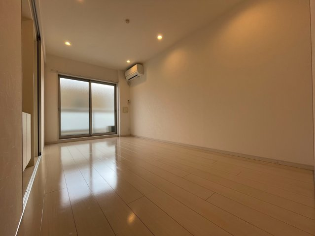 松戸市胡録台の賃貸マンションの居間・リビング|こちらの居間で趣味の時間をお楽しみください