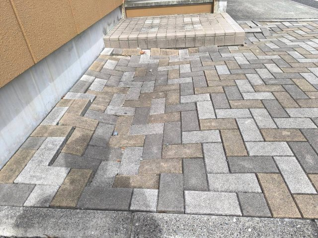 事業用一棟売りアパート　グランディールのエントランス|住宅が建ち並ぶ閑静なエリアです