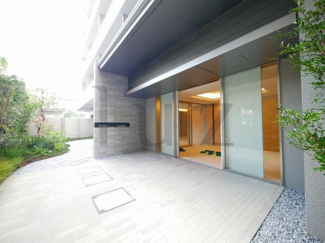 パークアクシス横浜阪東橋のエントランス