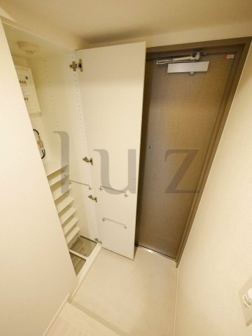 パークアクシス横浜阪東橋の玄関