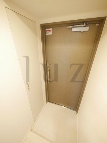 パークアクシス横浜阪東橋の玄関