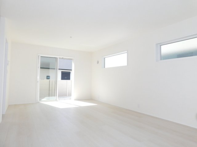 海部郡蟹江町富吉１丁目の新築一戸建の居間・リビング|◇リビング◇　　南面で明るいリビング１８．０帖　日当たりにこだわったプラン♪