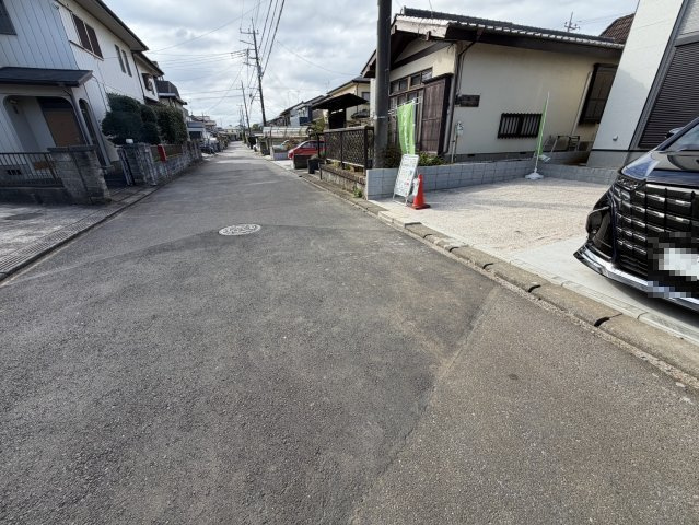 牛久市神谷♪新築戸建ての前面道路含む現地写真