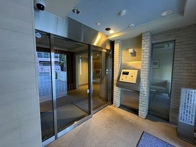 コンフォルテハイム西小山のロビー|ゆとりのあるロビーです