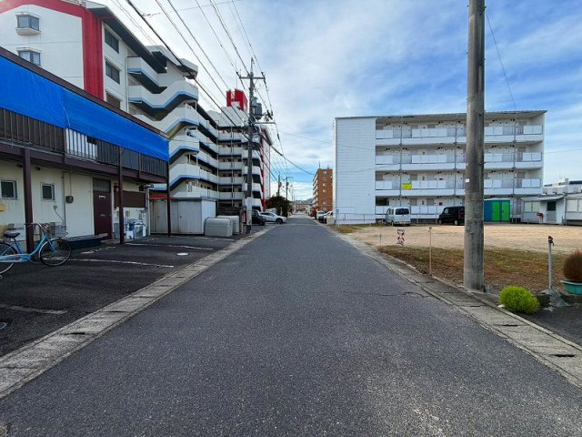 ■□米子市目久美町戸建□■の前面道路含む現地写真|前面道路になります。
道路幅も広く安心して運転して頂けます〇