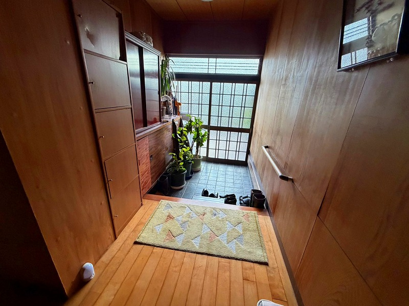 ■□米子市目久美町戸建□■の玄関|玄関です。収納スペースもしっかりございます。